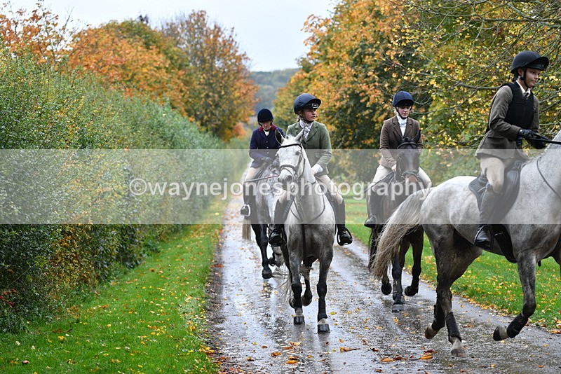 WJ5_6376 - B&B walk back for Hunt Tea !
