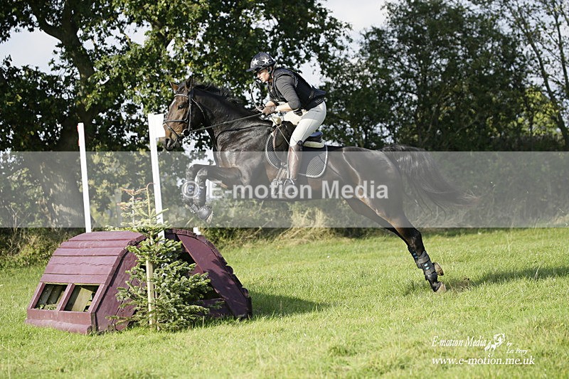  WWHT 171021 4019 - Open (1.00m)  17/10/21