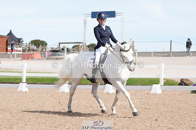 250906-135527-03800 - 067-Laura.PercyConobola.Cascade