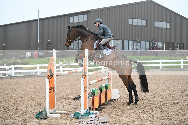 241103A-111011-07702 - SUN Cls 21 Snr Newcomers and 1.10m Open