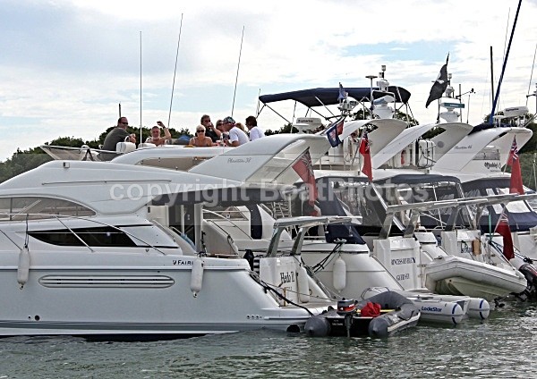 090613 HEDO IMG_0661 - Flybridge Cruisers