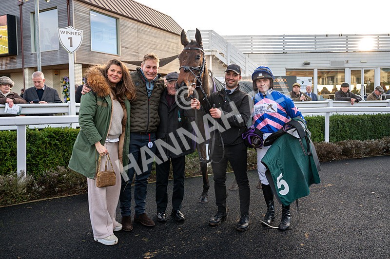 161225-Race 4-Noonetellsmenothin-3526 - Race 4