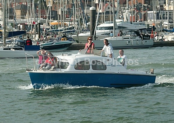 081011  TONIC 8CDX0841 - Motorboats - Open