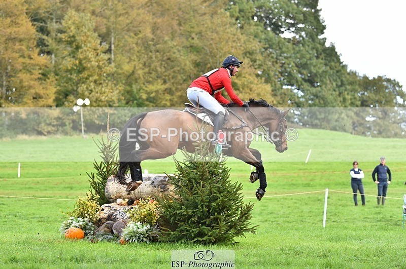 231022-134214-28901 - 321-MAN.ABOUT.TOWN.II-David.Doel-XC