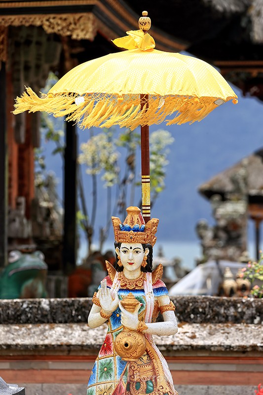 Hindu Statue & Parasol, Beratan Temple, Bali - Bali, Indonesia