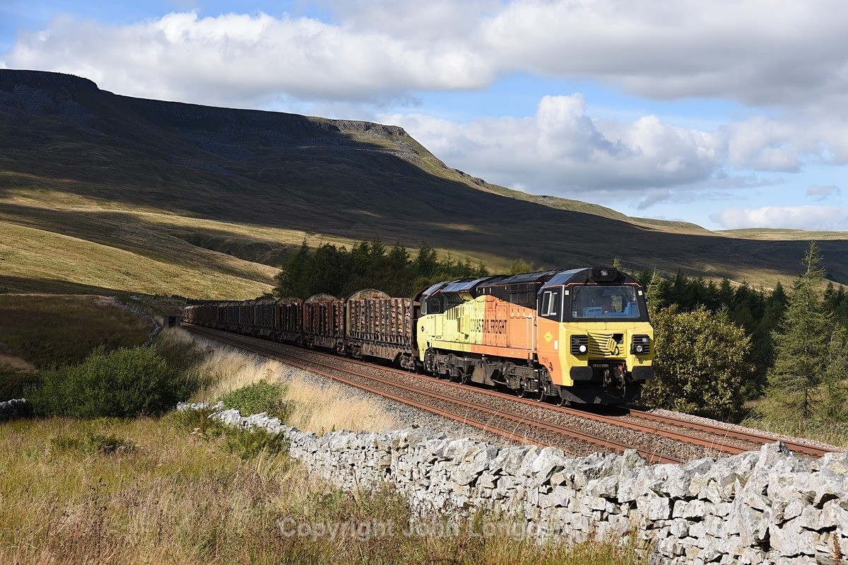 JL - 20.9.21 70810 6J37 Carlisle - Chirk, MP260 - Ais Gill - Milepost 260