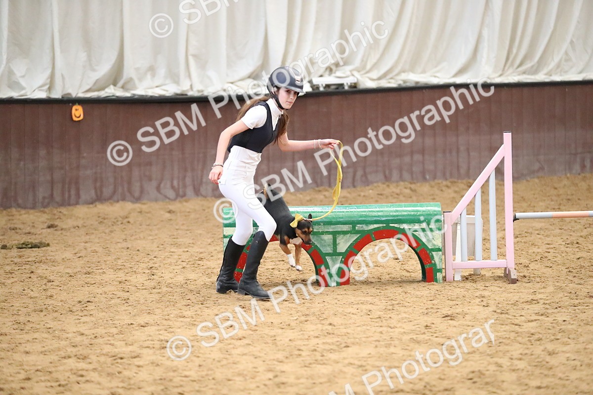 SBM_001916 - Class 3 - Horse & Hound