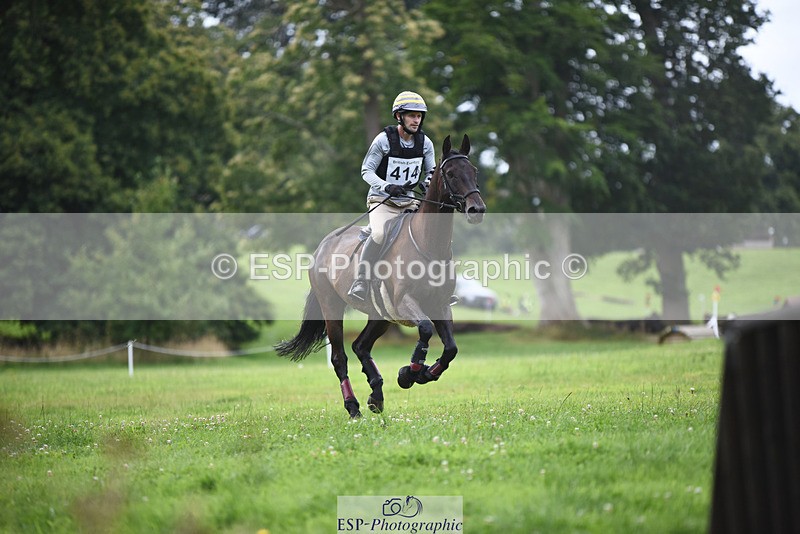 240804-113152-12310 - 414-Alex_Jupp-CARRY_ON_REGARDLESS