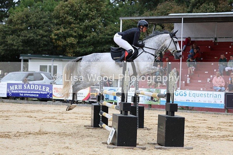 3E7A3178 - Class 8: Senior Newcomers/1.10m open