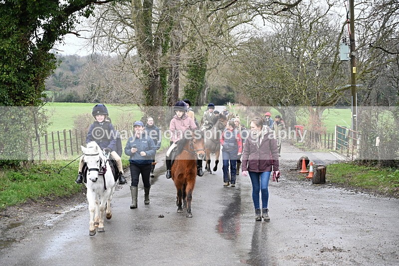 WJ7_9392 - Walk out..