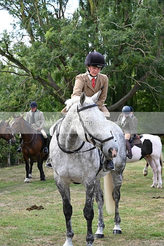 WJ6_3869 - Berks & Bucks - The Old farmhouse - Hound Exercise 20-08-25