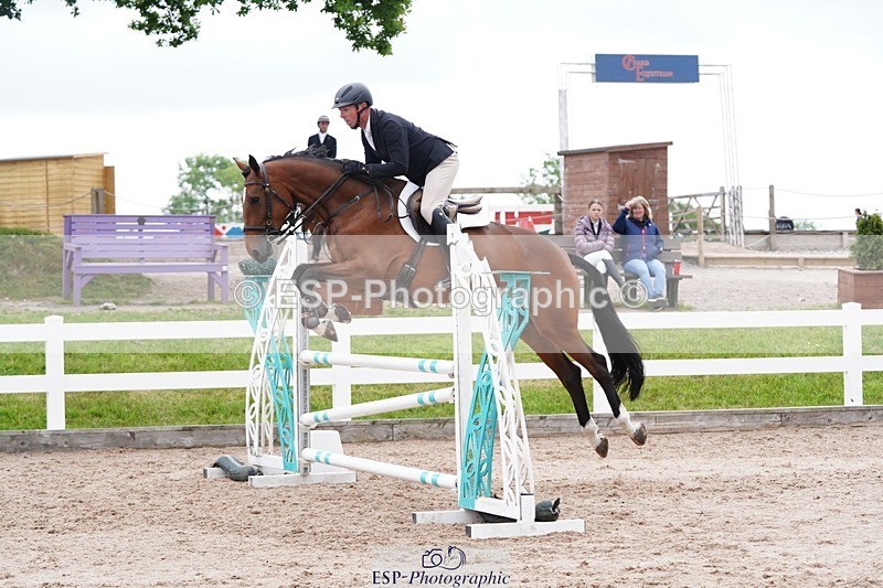 250524-121714-06569 - Cls 21 A&B Snr Disco & 1.00m Open