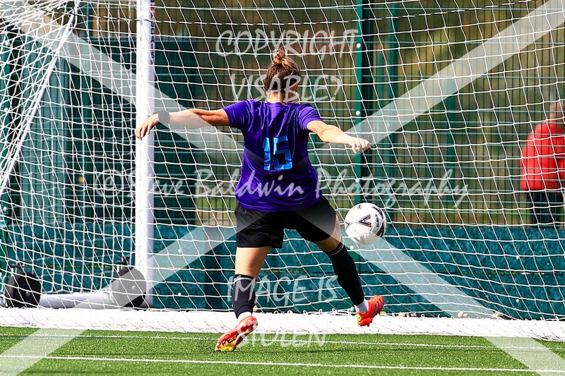 1DX30833 - 2025-10-05 FC Abbey Meads Ladies V Purton  Kingsdown FC Ladies