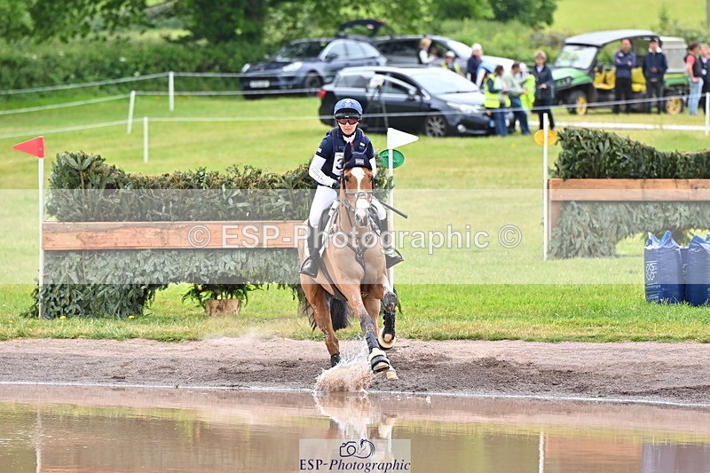 250524A-111702-09476 - B-321-Laura.Collett-BALANCERO