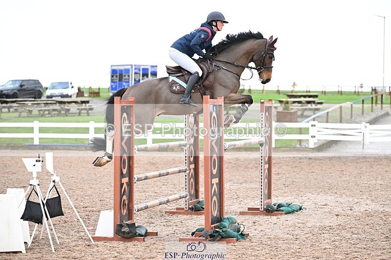 251206-135149-01198 - Cls 13 Snr Foxhunter and 1.20m