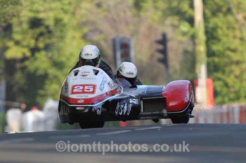IMG_5520 - Thursday Practice - TT 2013 Side Car