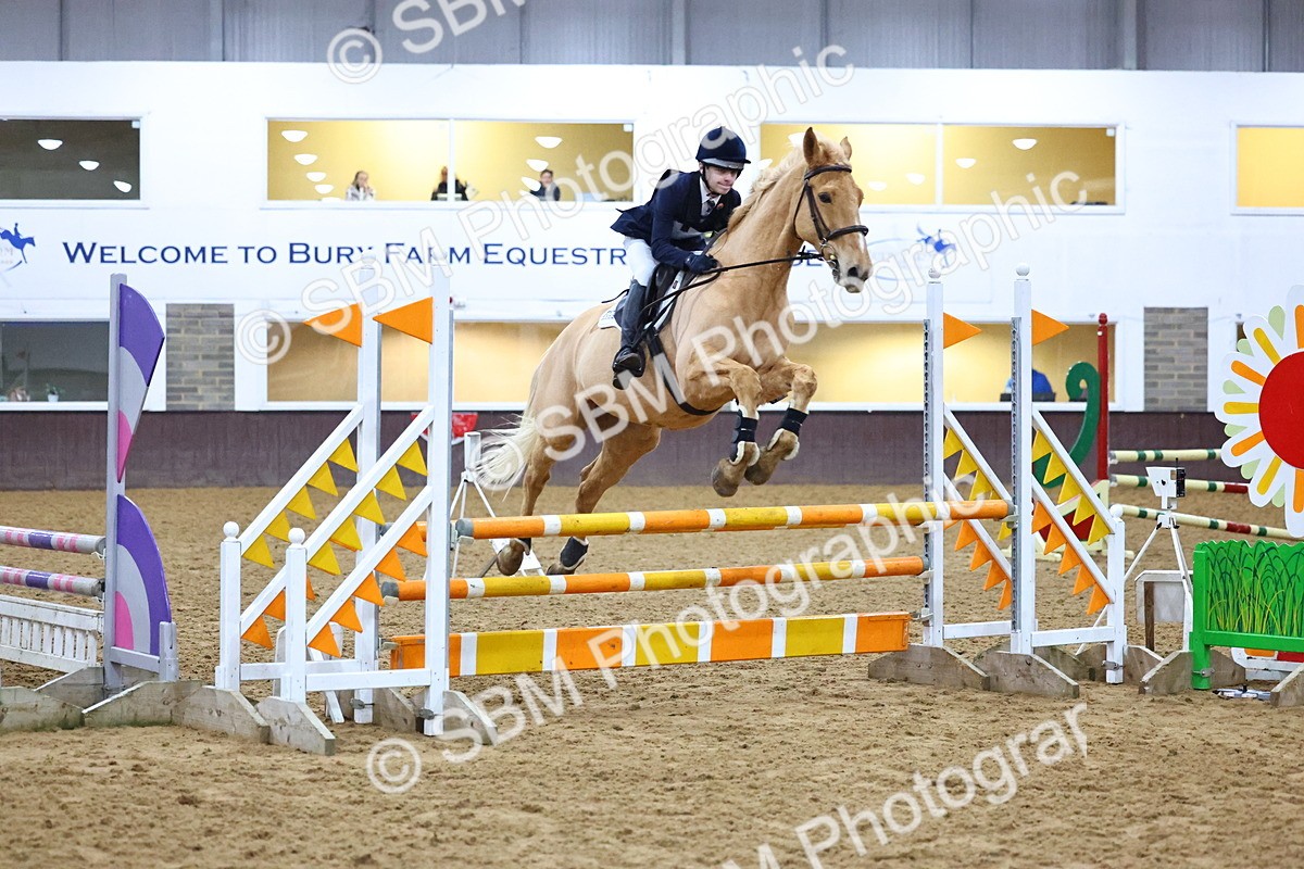 SBM_002560 - Class 6 - Holly & Ivy Stakes - 90cm