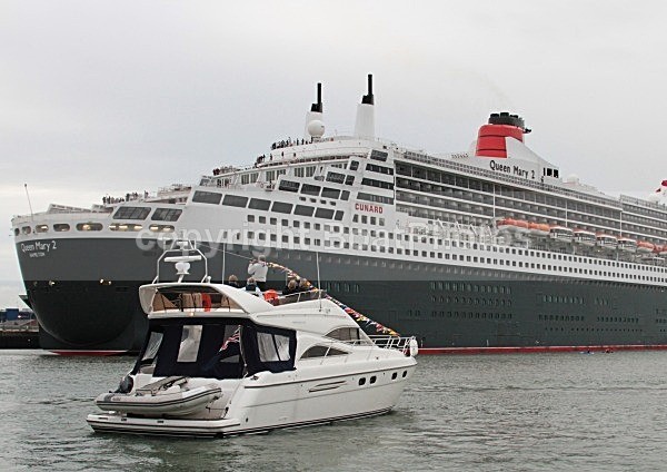120605 FLASHDANCE IMG_7773 - THREE QUEENS MEET IN SOUTHAMPTON 5th June 2012