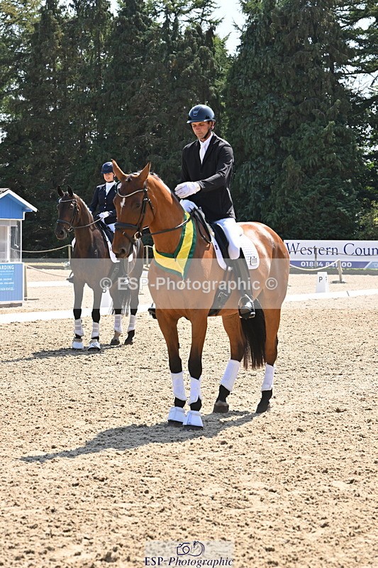 250810A-132429-06555 - Medium SILVER Presentations