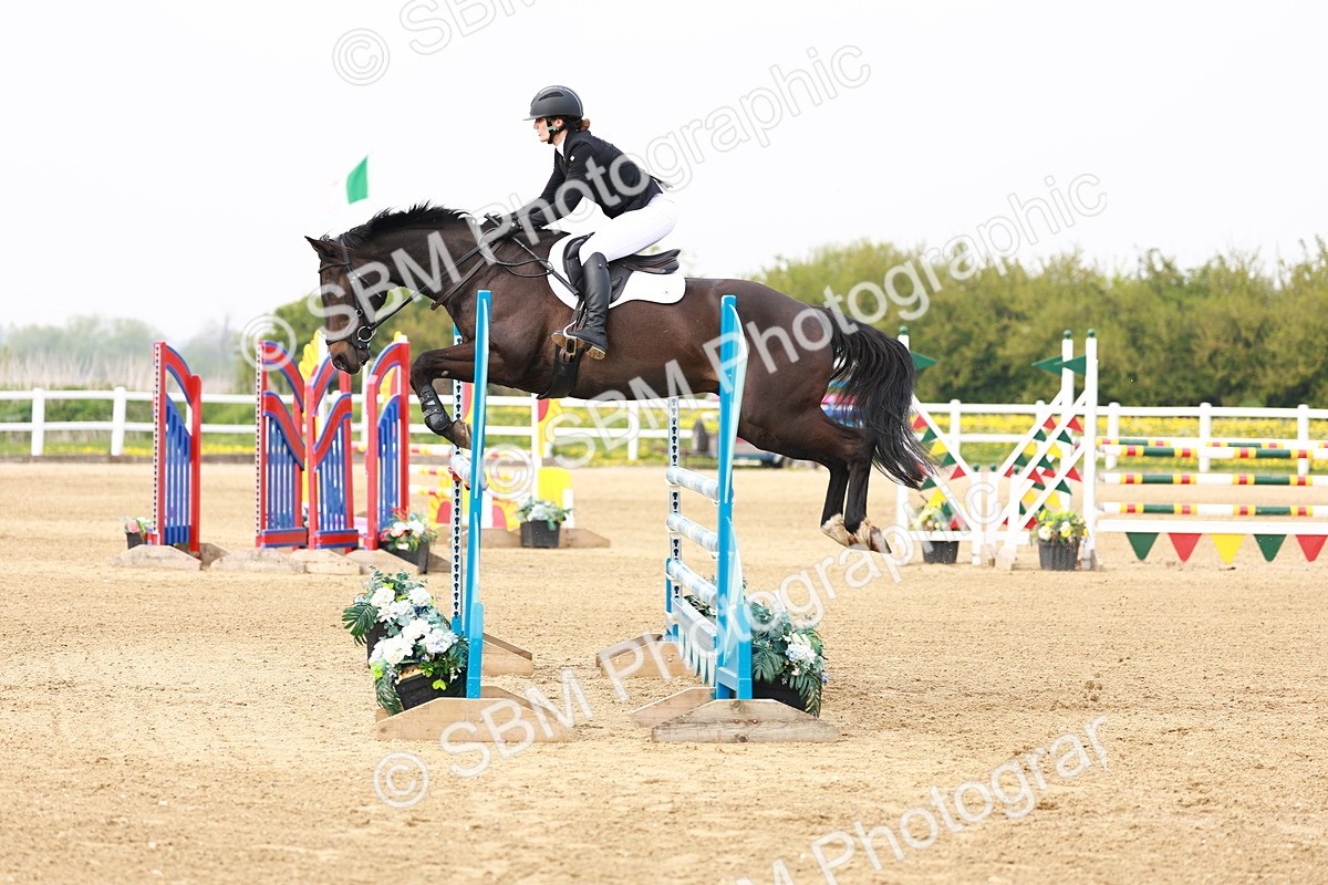  - Class 19 - Senior Foxhunter - 1.20m
