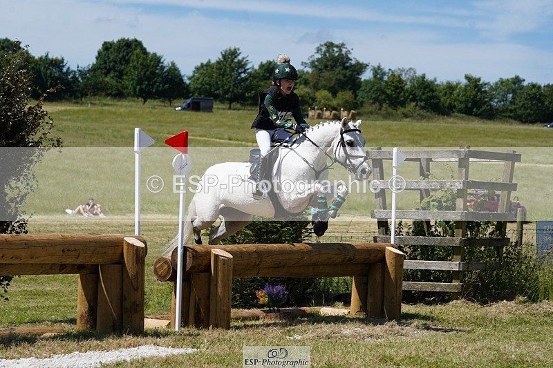 240629X-144042-3260 - 173-Nancy_Mort-BUNNY_TWO_TWIRLS