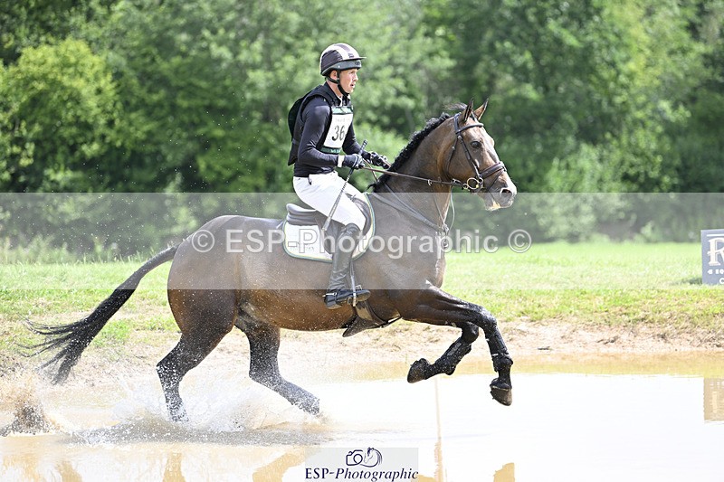 240804-121128-12565 - 364-Tom_Rowland-MONBEG_SKYFALL