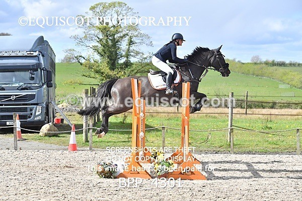 BPP_4301 - CLASS 8 FRI Senior Foxhunter/ 1.20m Open