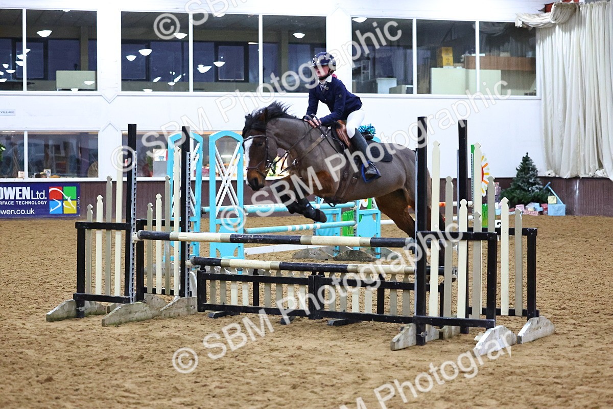 SBM_002822 - Class 6 - Holly & Ivy Stakes - 90cm