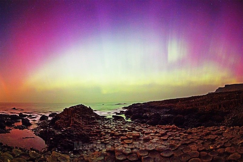 Giant's CausewayAurora - Ireland by Night