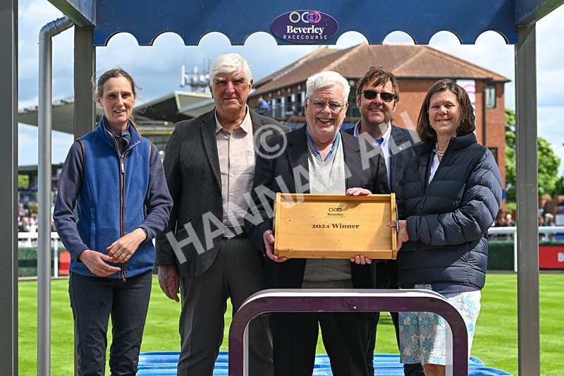 290524-Race 2-Powdering-5761 - Race 2