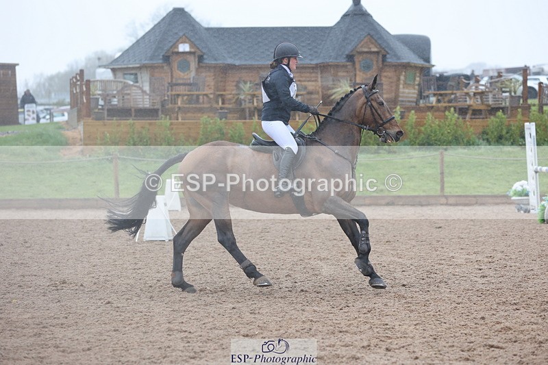 250418-115837-01788 - 080-Tichy.Sanders-SPARHANGER.VELVET