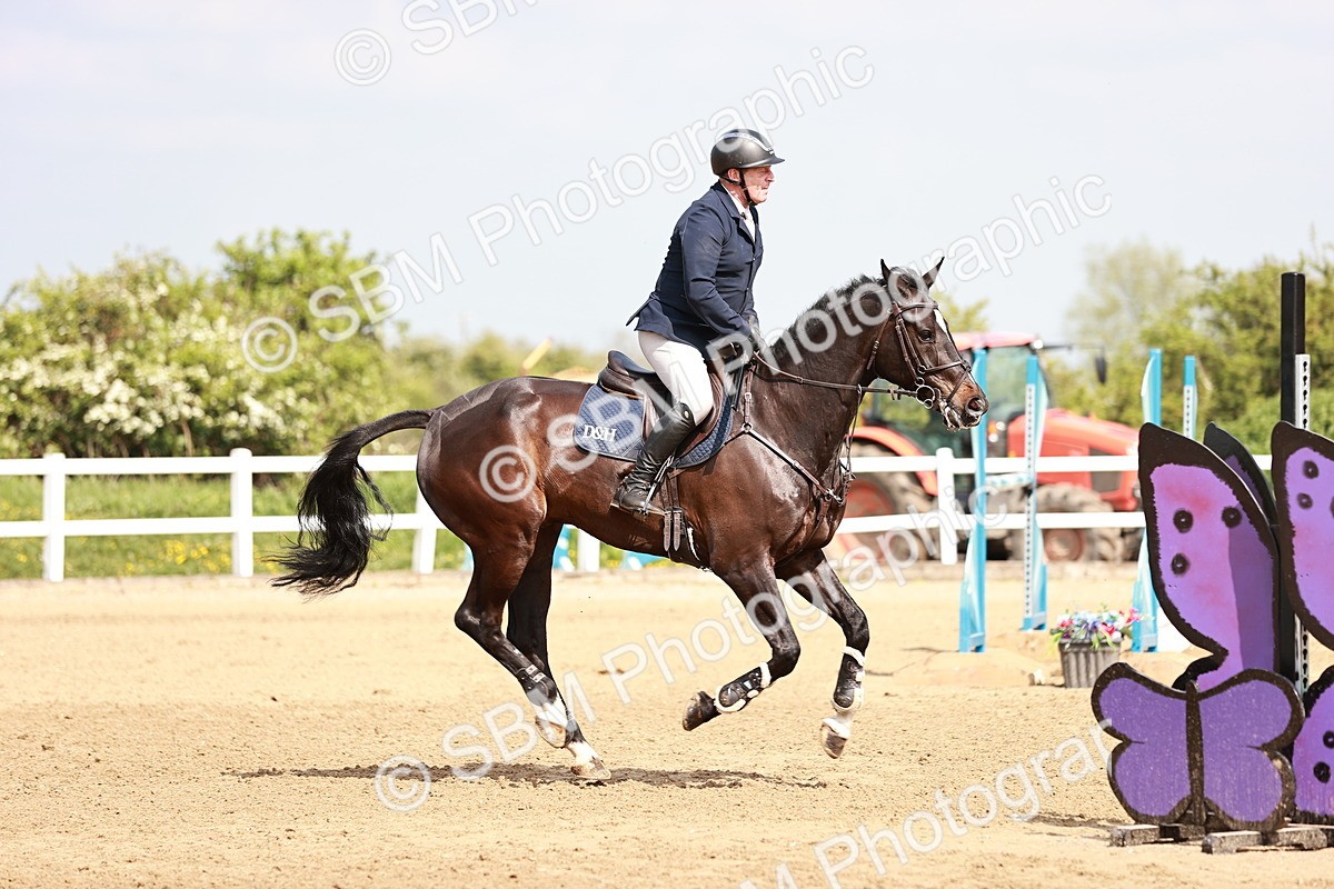  - Class 26 - Senior Foxhunter - 1.20m
