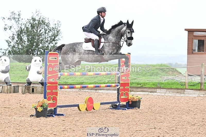 251003-133708-01167 - Cls 3 Foxhunter and 1.20m