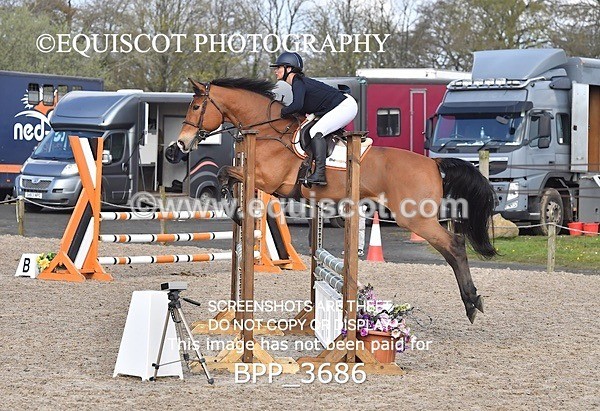 BPP_3686 - CLASS 3 FRI Senior British Novice/ 90cm Open