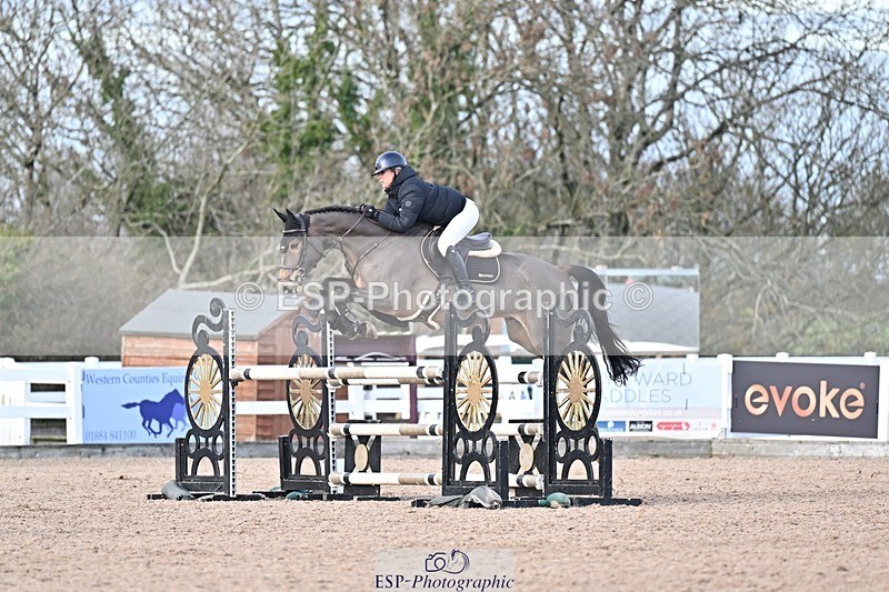 251126-130053-00563 - Cls 4 Newcomers and 1.10m