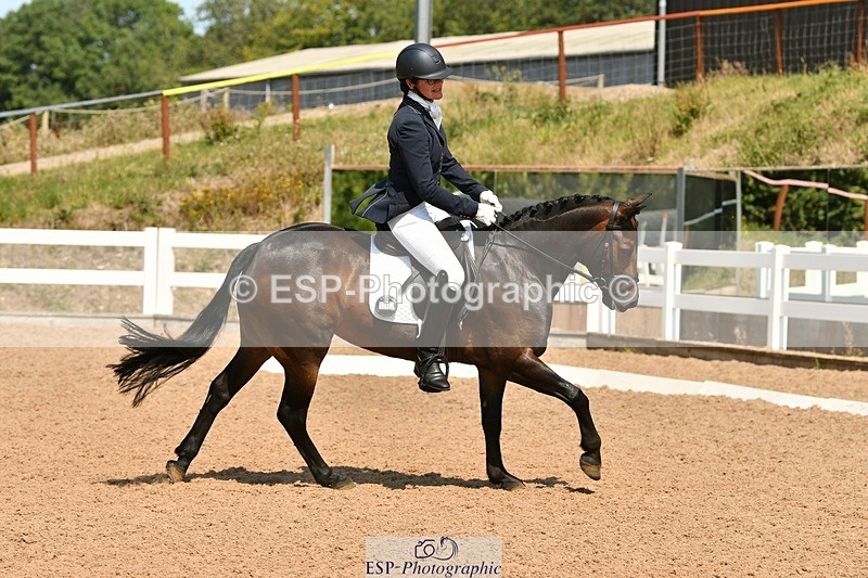 250817-132701-09957 - 090-Sarah.GoddardSaris.Fingers.Crossed