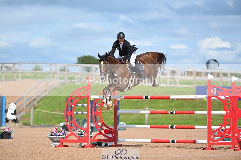 230721A-161120-07658 - Cls 10, 2 Star Big 1.45m Start to break