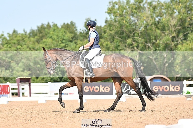 250816-131353-04613 - 092-Nikki.HandHigher.Ground