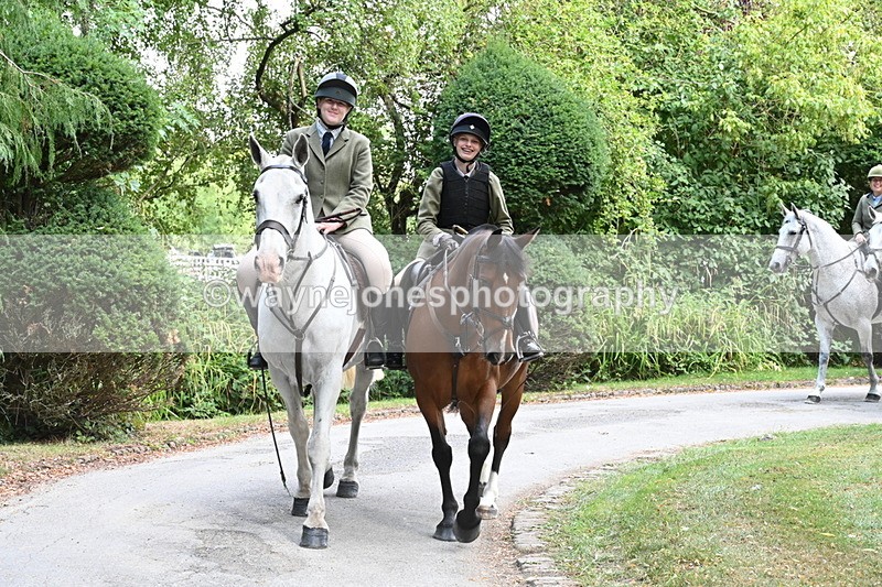 WJ6_3969 - Berks & Bucks - The Old farmhouse - Hound Exercise 20-08-25