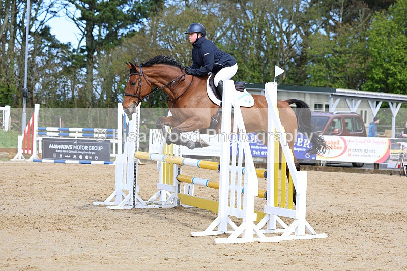 3E7A0802 - Class 4: Senior British Novice/90cm open