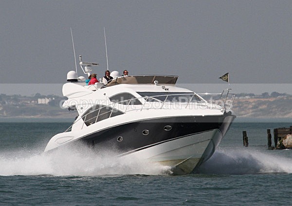 110425 SUNSEEKER IMG_7902 - Flybridge Cruisers
