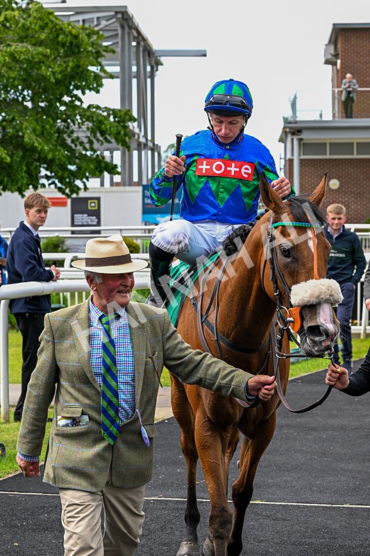 050626-Race 4-Annie Edson Taylor-3345 - Race 4 15.30pm Moody Construction Handicap