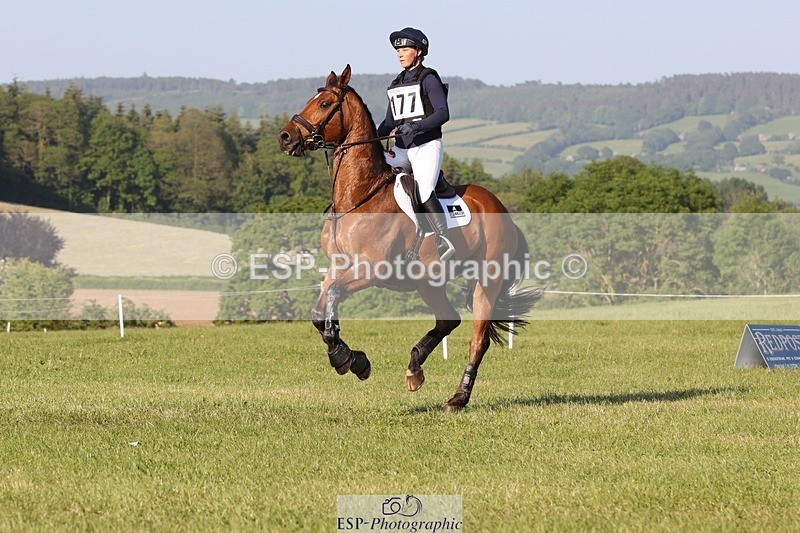 230527-181914-14633 - 177-ARGENTINO_BK-Dani_Evans-XC