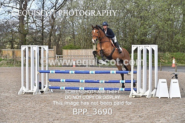 BPP_3690 - CLASS 3 FRI Senior British Novice/ 90cm Open