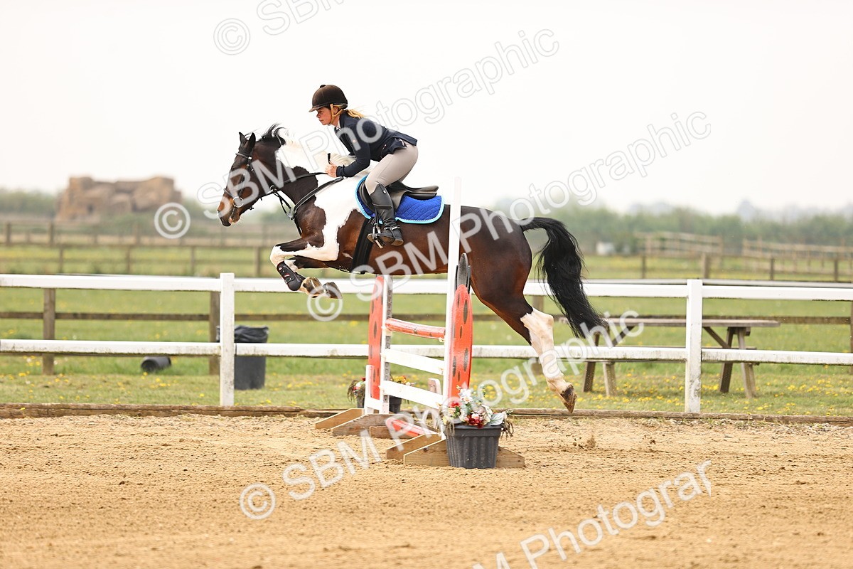  - Class 15 - Senior British novice - 90cm