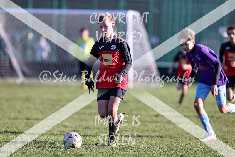 1DX32677 - 2025-11-23 FC Abbey Meads U13 Purple V Highworth Town Junior FC U13 T