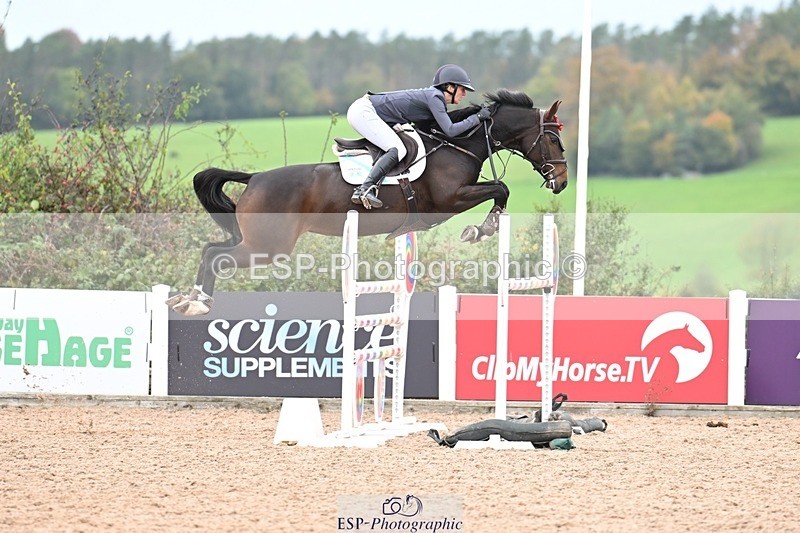 251022-141738-00624 - Cls 6 Snr Foxhunter 1.20m
