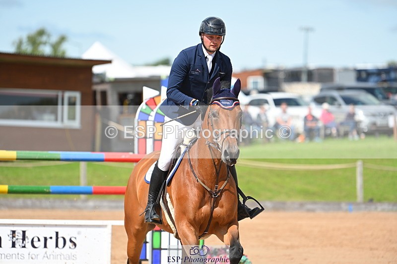 230721A-160637-07617 - Cls 10, 2 Star Big 1.45m Start to break