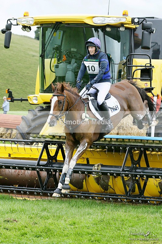 BE10721 0943A - Equestrian