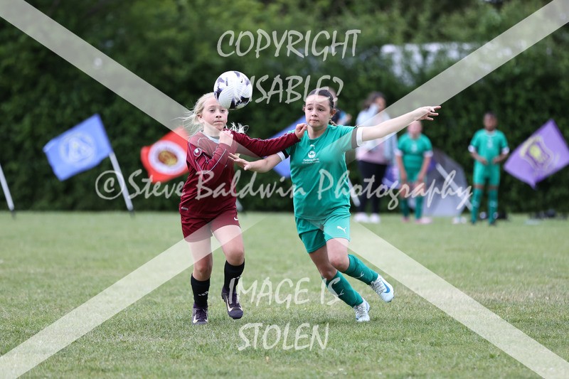 1DX32100 - Covingham Park V Tadpole Farm